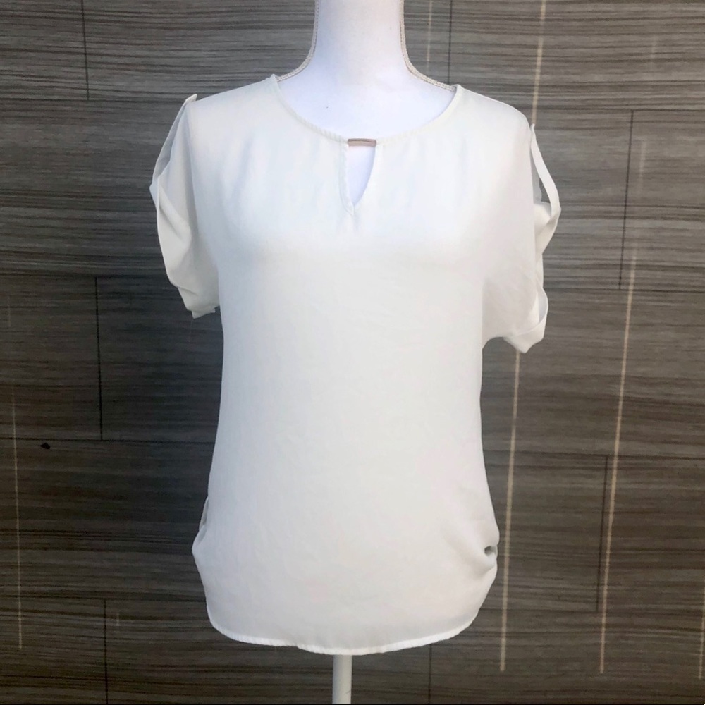 Milano Blouse Medium White Keyhole Neck Gold Bar Tab Sleeve Short Sleeve Top